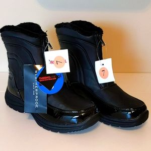 Ladies snow boots